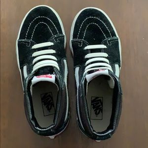 Van’s “Off the wall” kids size 3.